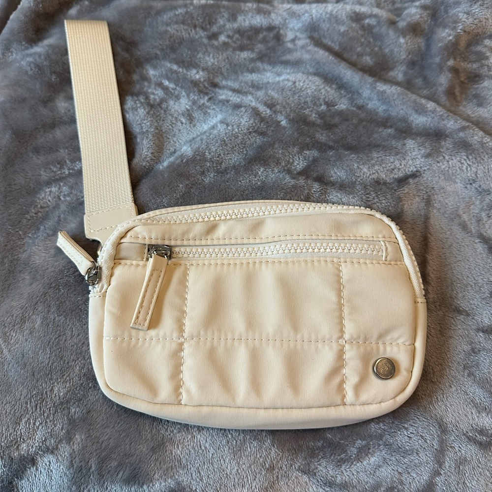 Convely Essential Wristlet in Beige Color Way